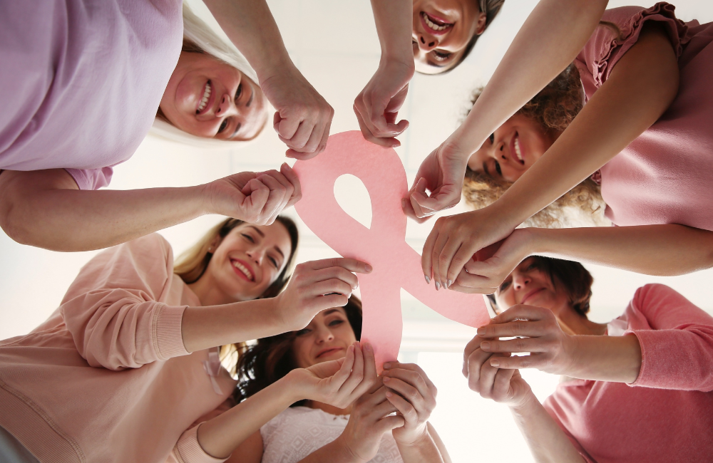 Ngực tiết dịch: Dấu hiệu thường gặp nhưng không nên chủ quan